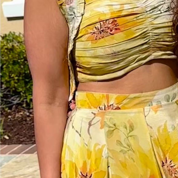 Sunflower print lenhnga with blouse and jacket - Picture 4 of 7